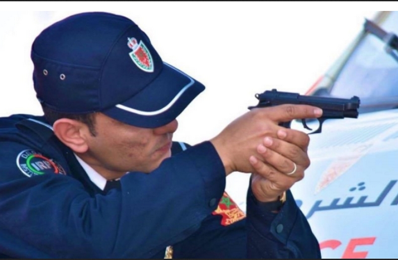 ضابط شرطة يضطر لاستعمال سلاحه الوظيفي لاعتقال جانحين عرضا حياة رجال الأمن للخطر