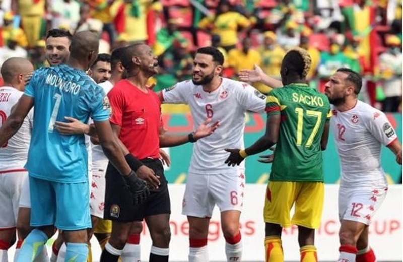 المغرب ومصر منعا استبعاد المنتخب التونسي من البطولة بعد أن هددا الاتحاد الافريقي بالانسحاب من كأس أمم أفريقيا