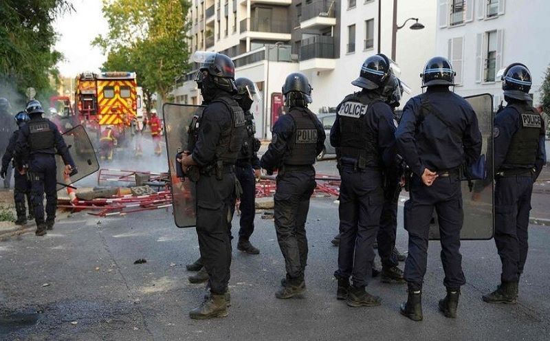 مقتل شاب على يد شرطي بفرنسا يطلق مواجهات خطيرة بين محتجين والشرطة